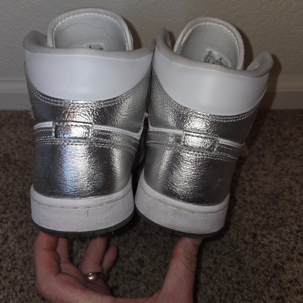 Air Jordan Shoes - Picture 2 of 6